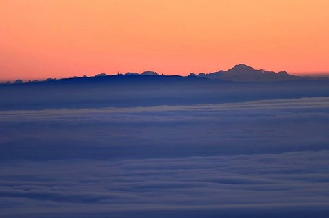  Les Diablerets 3201m, le Pylône du Chasseral, sommet du Jura Suisse 1607m, les grandes Jorasses 4208m, le Mont Blanc 4808m
