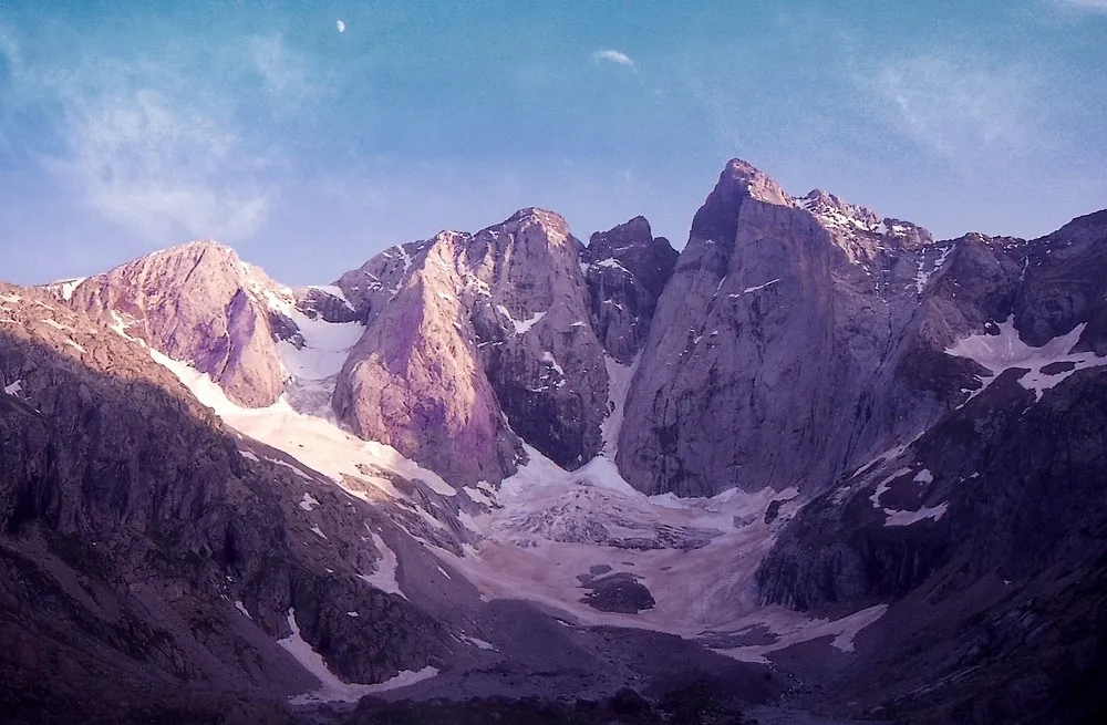 Diapositives numérisées (Pyrénées 1997)  Sommet du Vignemale (3298m) (Alpinisme F/F+)