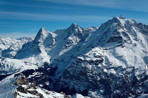 Eiger 3970 m, Mônsch 4099 m, Jungfrau 4158 m