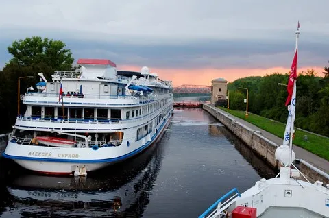 Le canal avec ses écluses